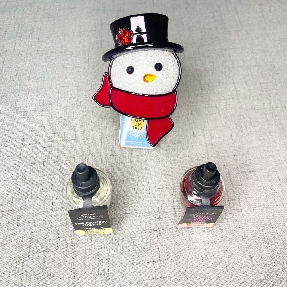 Bath & Body Works Snowman Light Up Wallflower Plug In & 2 Refills Nwt